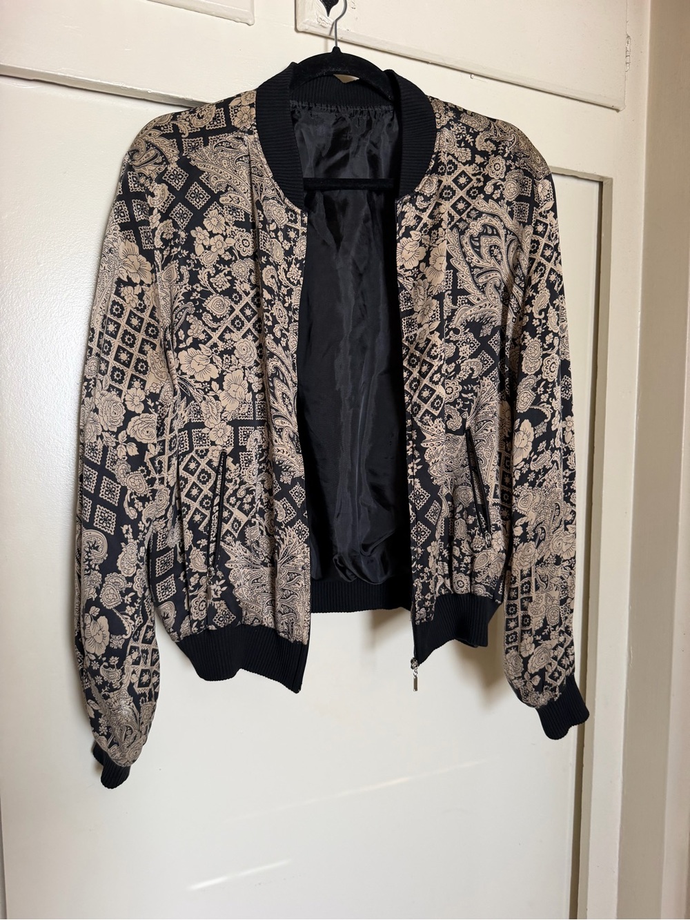 Womenโs Black & Beige Patterned Bomber Jacket